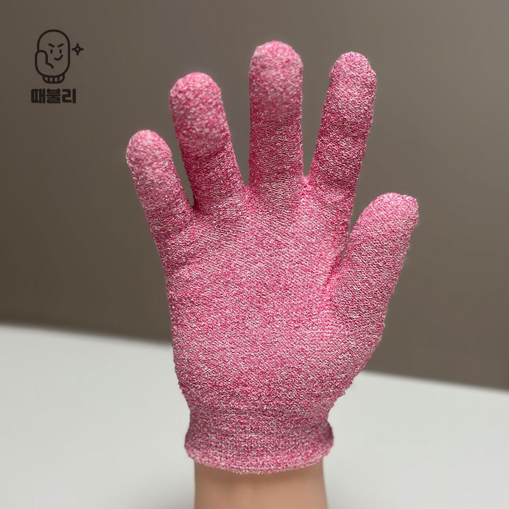 Ttaebulli exfoliating bath gloves detail with a front-facing pink glove showing five fingers and textured fabric