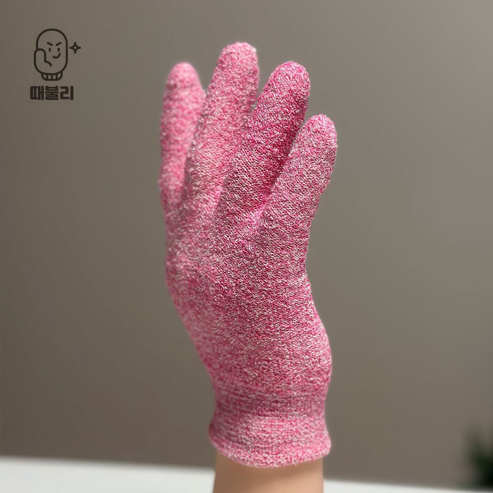 Ttaebulli exfoliating bath gloves detail showing the side of a pink glove, its thumb and close-fitting cuff