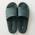The Zaka — Chaussons de salle de bains style hôtel, vert foncé, 1 ensemble